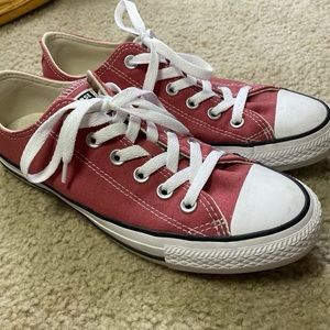 Pink low top converse